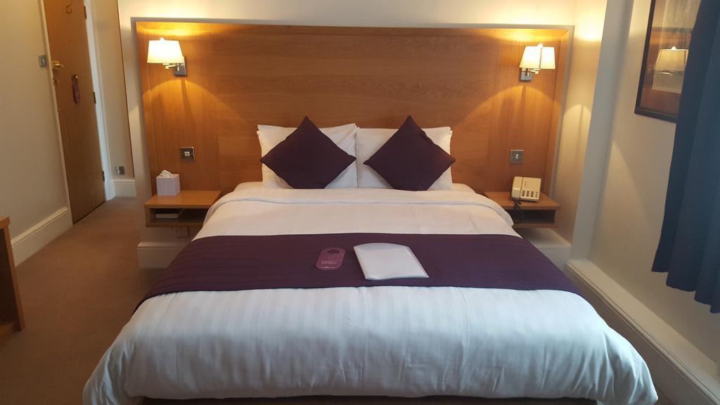 The Chequers Hotel Newbury  Dış mekan fotoğraf