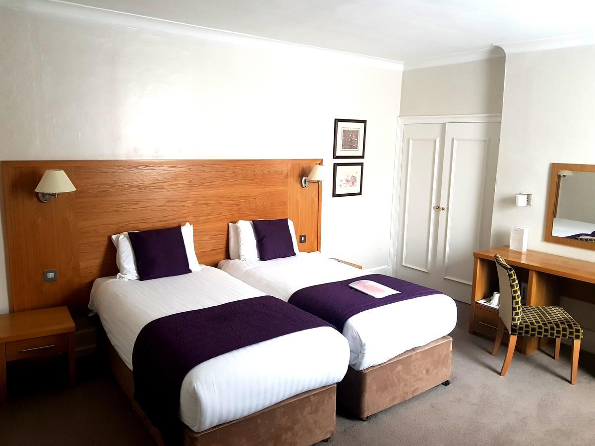 The Chequers Hotel Newbury  Dış mekan fotoğraf